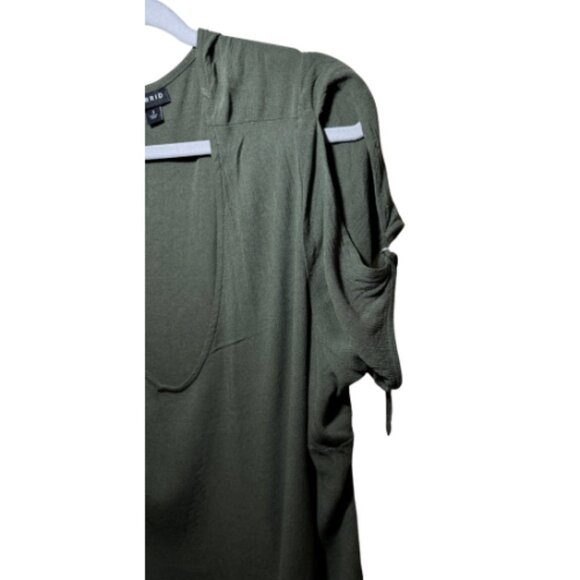 Torrid Rayon Crepe Tie Sleeve Top - Size 3 (22/24) - Picture 6 of 7